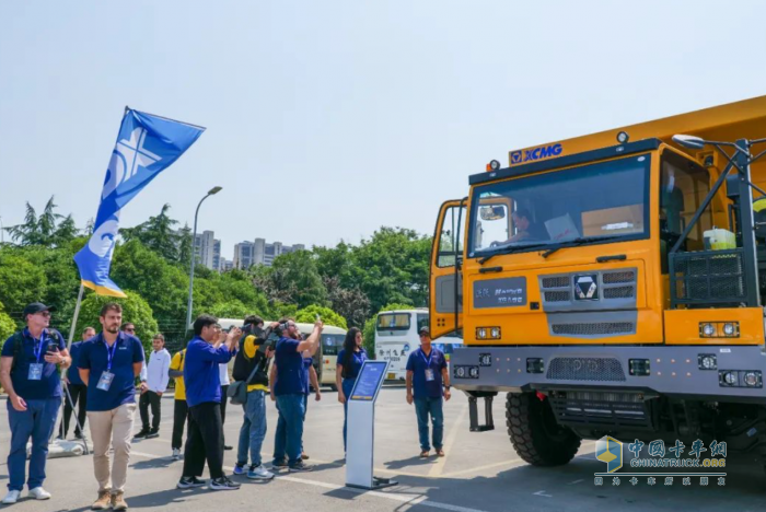 2024年5月17日-21日，第六屆徐工國際客戶節(jié)順利舉辦，全球各地的海外客戶齊聚徐州，共同見證這場來自世界東方的盛會。