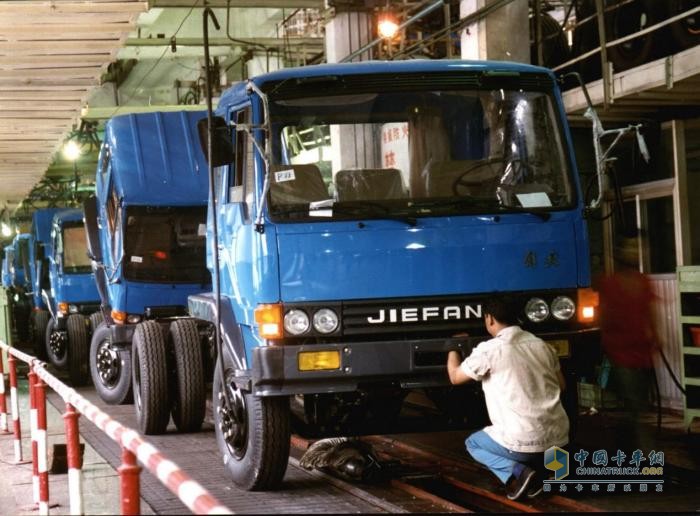 吹響解放卡車平頭化的第一聲號(hào)角-解放六平柴發(fā)展史