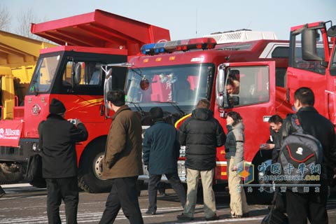 用戶參觀配套艾里遜自動(dòng)變速箱一汽車