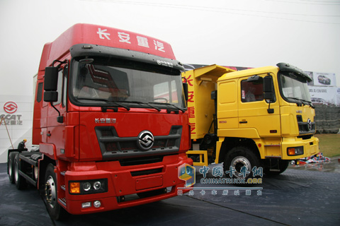 長(zhǎng)安重汽6x4LNG牽引車