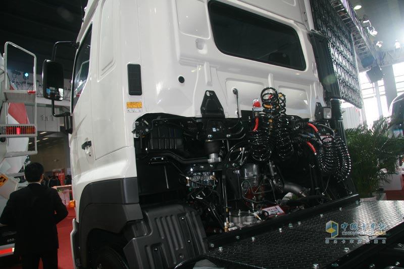 廣汽日野700系列6×4高速牽引車配件