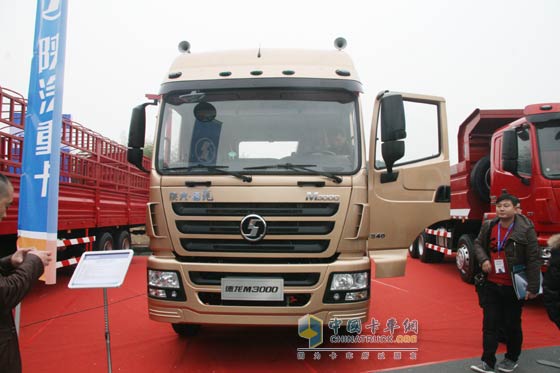 陜汽 德龍M3000 6×4 340馬力 牽引車(chē)SX4255GR324