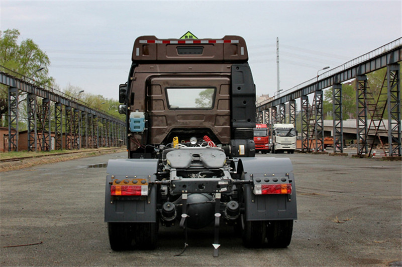 一汽解放 J6P重卡 標(biāo)載型 350馬力 6X4 國五LNG牽引車(CA4250P66T1A3E24M5)