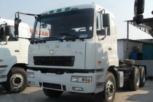 華菱重卡 重載型 375馬力 6X4 國(guó)五牽引車(chē)(HN4250B43C4M5)