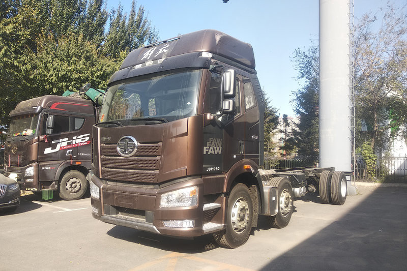 一汽解放 J6P重卡 280馬力 6X2 7.7米 國五倉柵式載貨車(CA5250CCYP63K1L6T3A1E5)