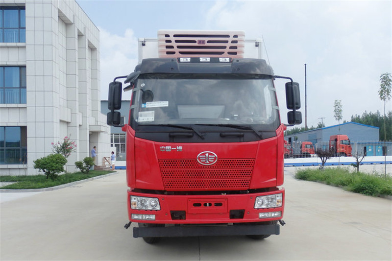 一汽解放 J6L中卡 220馬力 4X2 7.6米 國五雛禽運輸車(QYK5160XCQ)