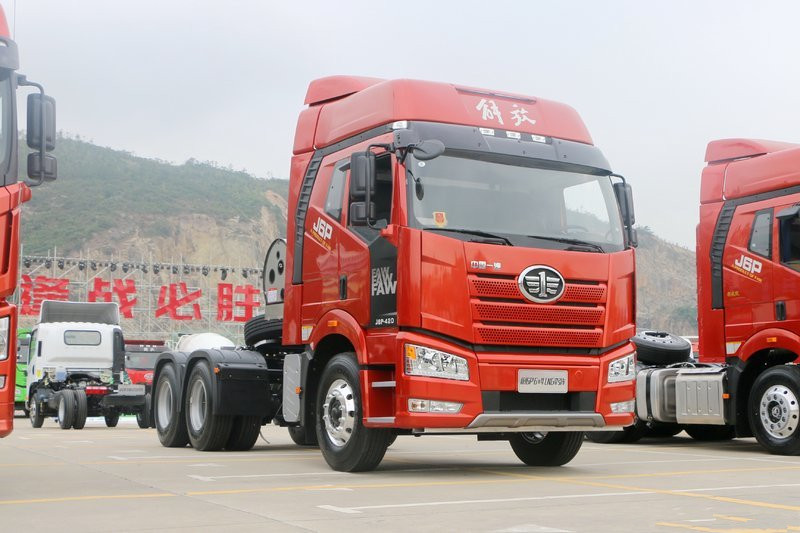 一汽解放 新J6P重卡 420馬力 6X4 國(guó)六LNG牽引車(CA4250P66M25T1E6)