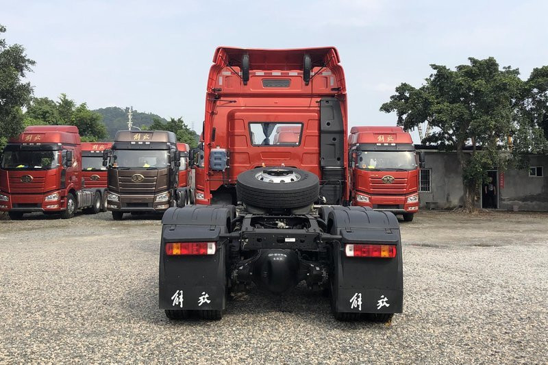 一汽解放 新J6P重卡 南方版 460馬力 6X4 國五牽引車(457后橋)(CA4250P66K24T1A1E5)