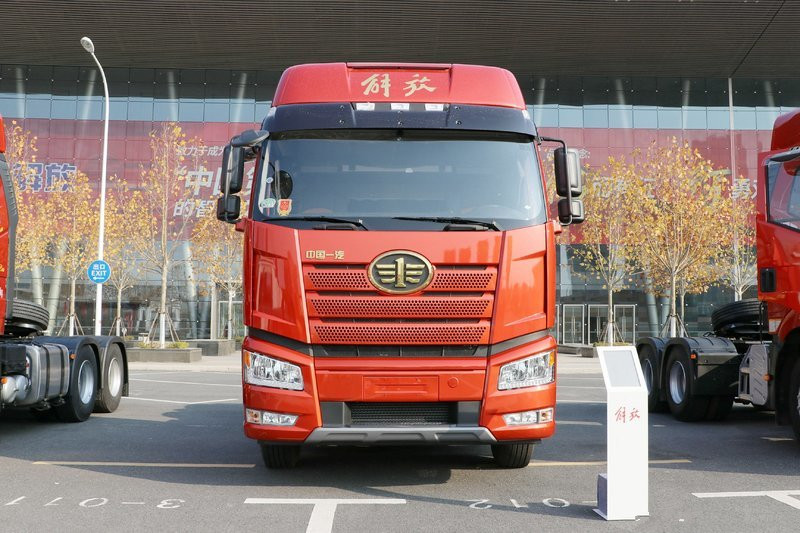 一汽解放 新J6P重卡 2020款 質(zhì)惠版 440馬力 6X4 國六 LNG牽引車(CA4250P66M25T1E6)