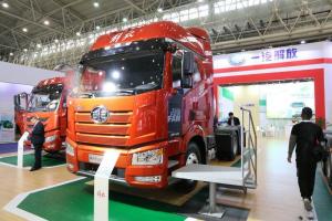 一汽解放 新J6P重卡 550馬力 6X4 國(guó)五 牽引車(chē)(CA4250P66K25T1A1E5)