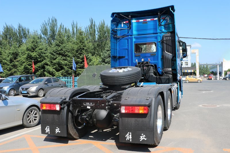 一汽解放 J7重卡 550馬力 6X4 國五 牽引車(海天藍(lán))(CA4250P77K25T1E5)