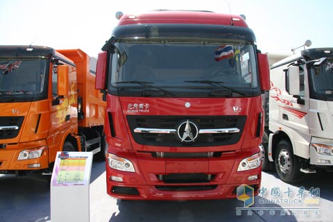 北奔重卡2010北京國際車展V3系列2530S天然氣牽引車